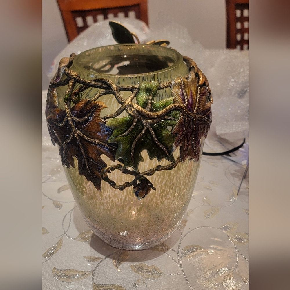 Elegant Butterfly and Leaf Glass Vase